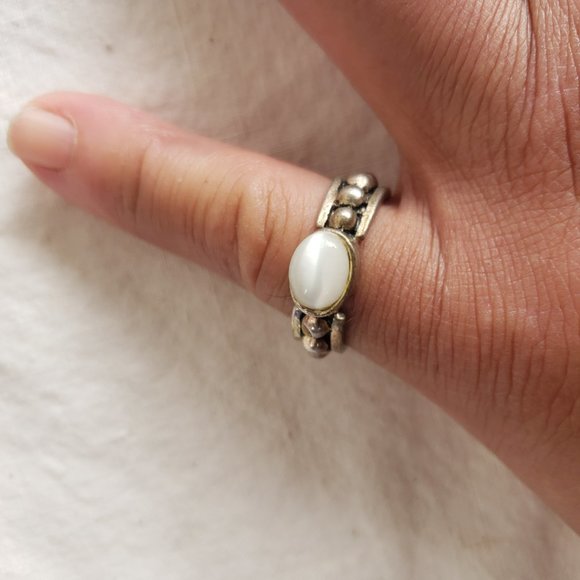 Clouded White Glass Cabochon Ring Size 7.5 Hippy Southwestern Silver Toned - Picture 2 of 12